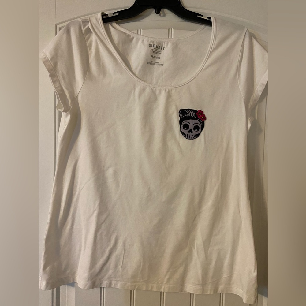 Women’s Old Navy Classic White T-shirt with Dia de Los Muertos Patch, XXL